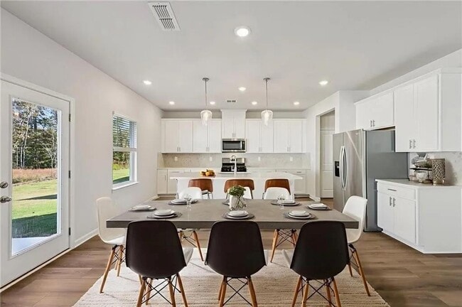 Building Photo - 265 Sequoia Ln