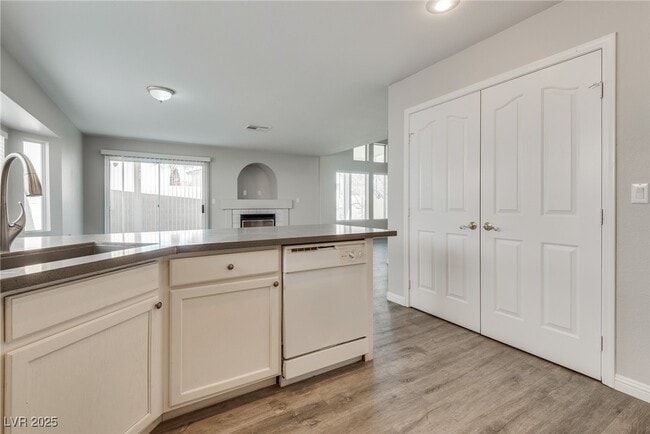 Building Photo - 7816 Calico Flower Ave