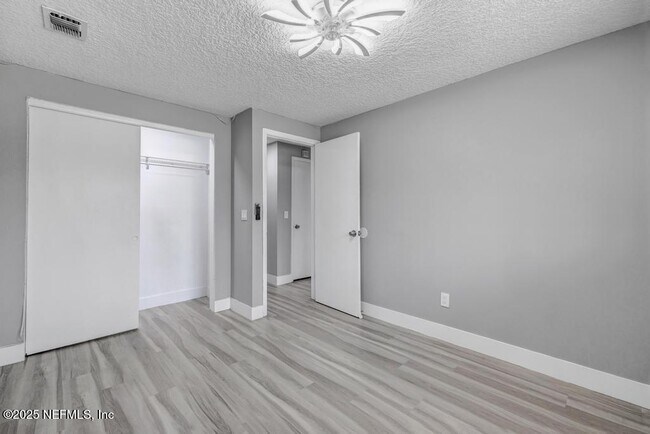 Building Photo - 1215 Bluehill Dr N