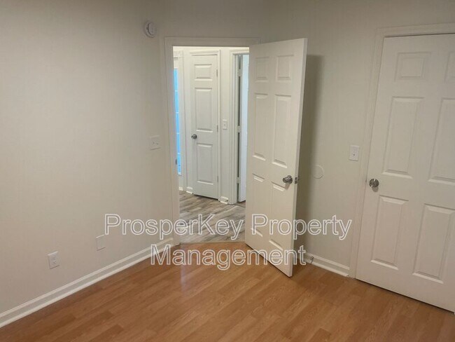 Building Photo - 207 Timber Ridge Dr