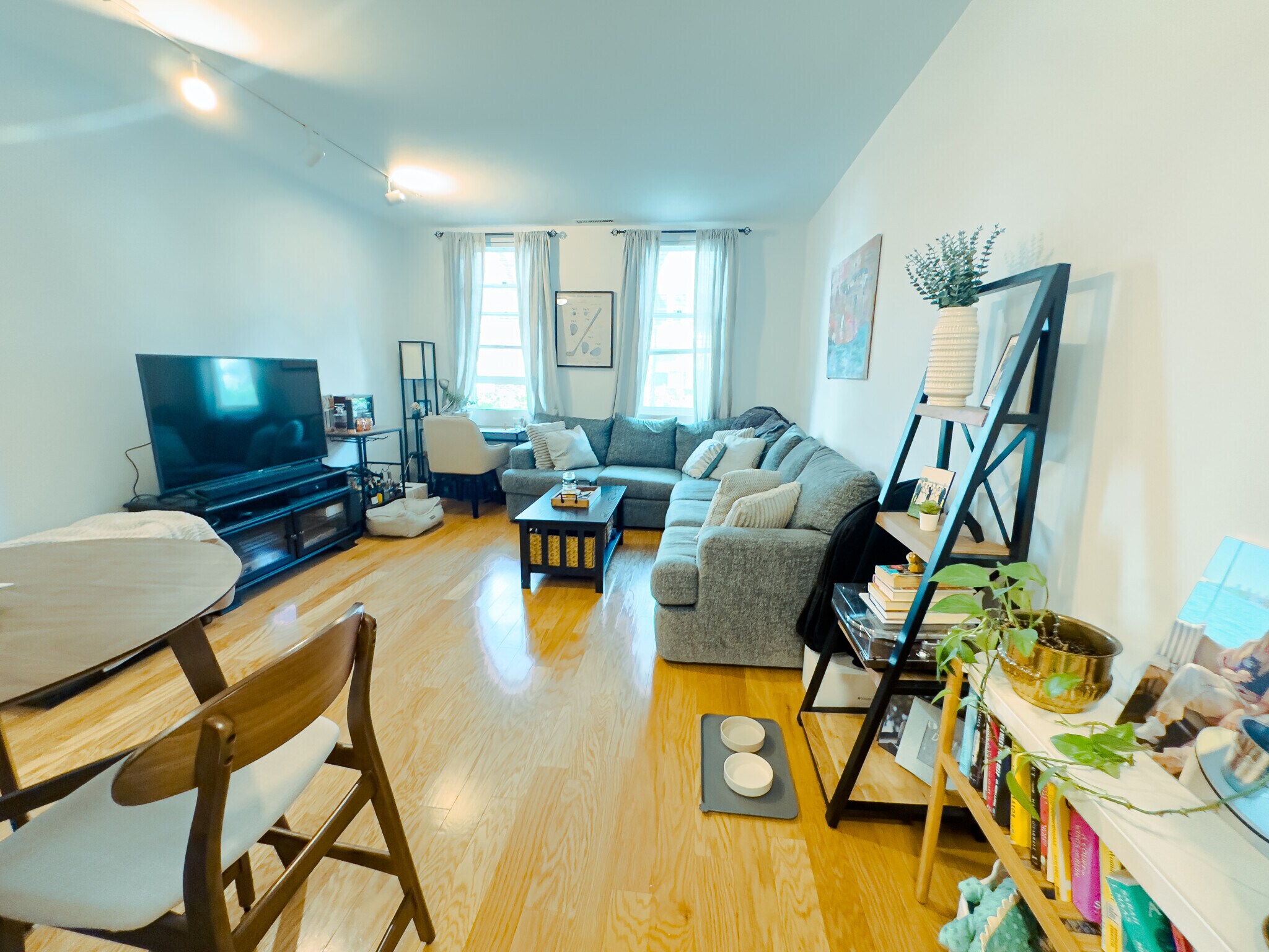 Building Photo - 218 Thorndike St