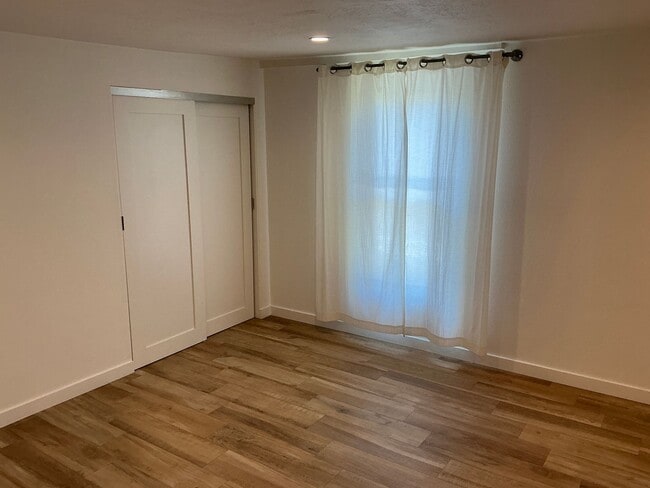 Building Photo - Beautiful 4 Bedroom 2 Bath Home in Old Tow...