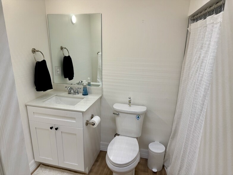 Building Photo - 8719 Tahiti Ln