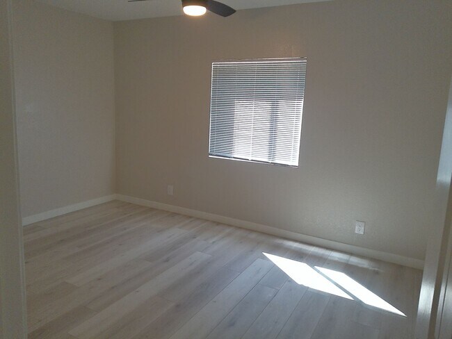 Building Photo - Long Term Duplex rental