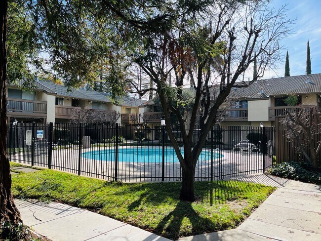 Building Photo - Upper Level Condominium in Station West