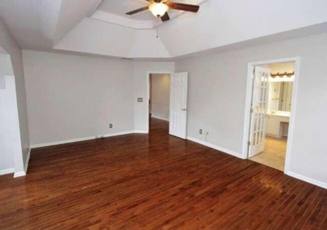 Building Photo - Spacious 4BR House in Dunwoody. Close to 2...