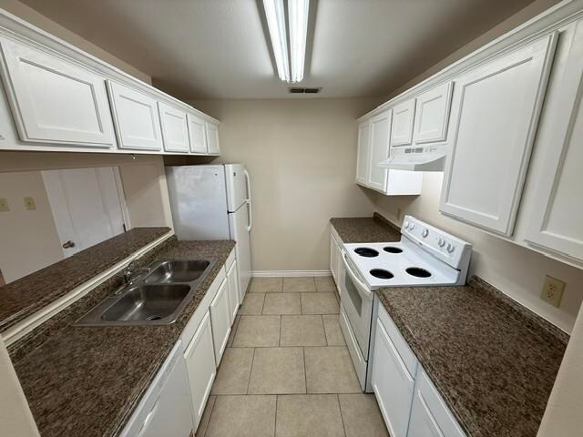 Building Photo - 2720 Camelot Dr