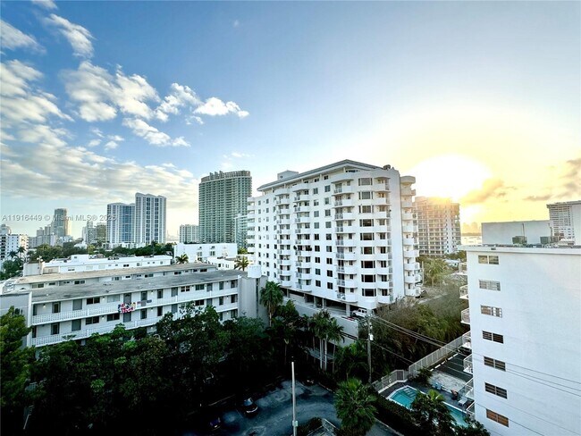 Building Photo - 1300 Lincoln Rd