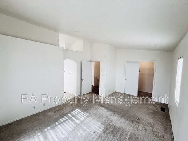 Building Photo - 7008 Angela Dr NE
