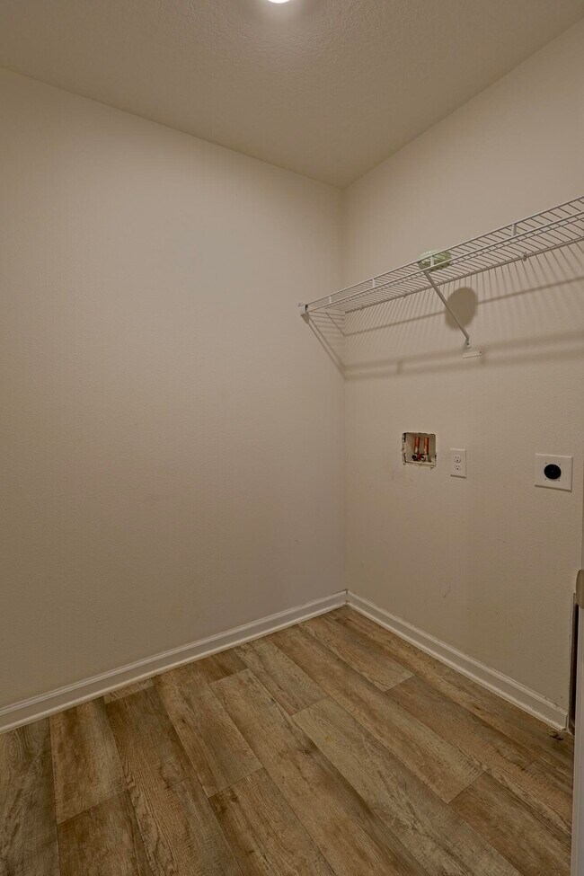 Building Photo - 5747 Guinevere Ln