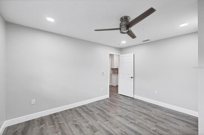 Building Photo - 618 Eastpointe Ct