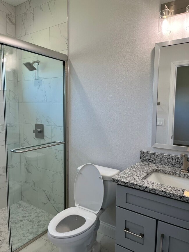 Building Photo - Newer 3bdr/2ba in the heart of Palm Coast!