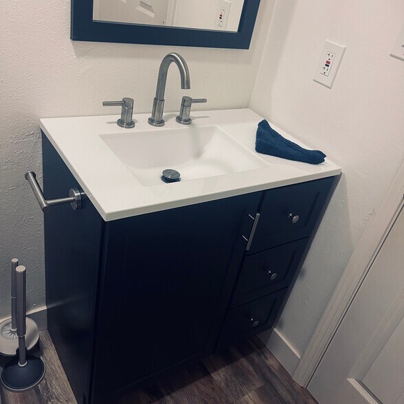 Building Photo - 1990 Benita Dr