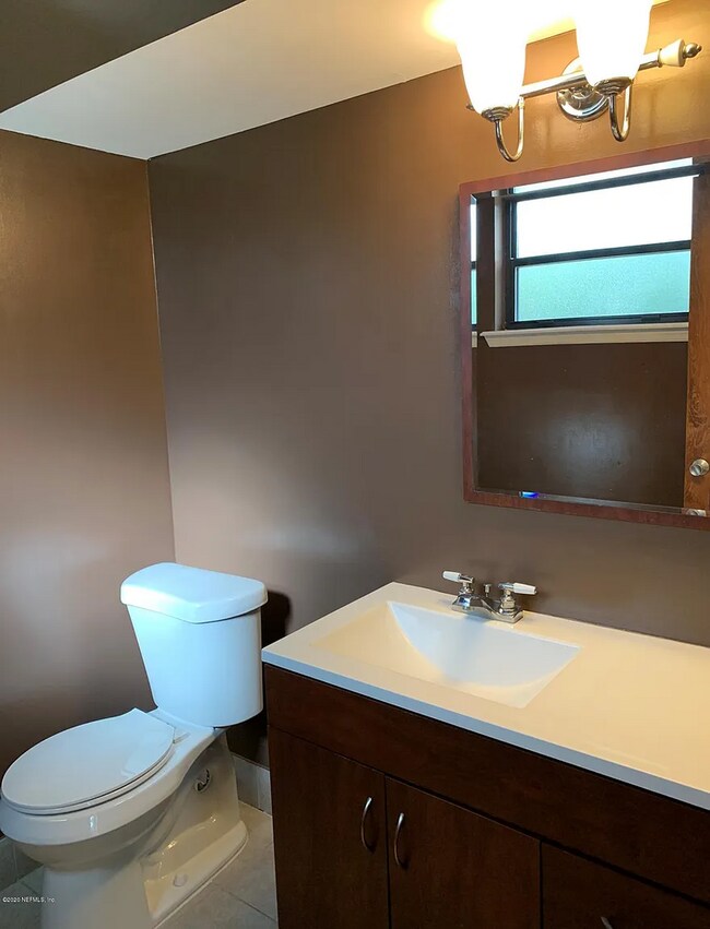 Building Photo - Spacious 4 Bed 2.5 Bath Home with 2-Car Garage & Fenced Yard in Jacksonville, FL