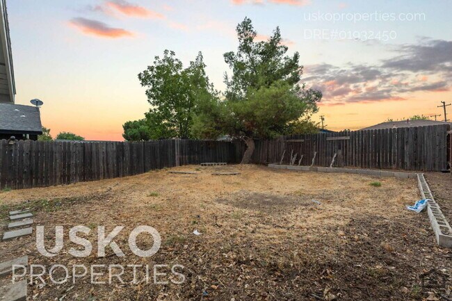 Building Photo - 5012 Lorijo Way