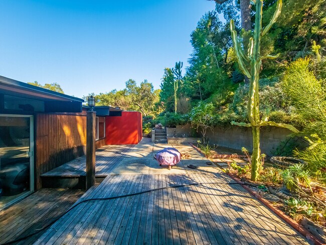 Building Photo - 1404 Oak Grove Dr