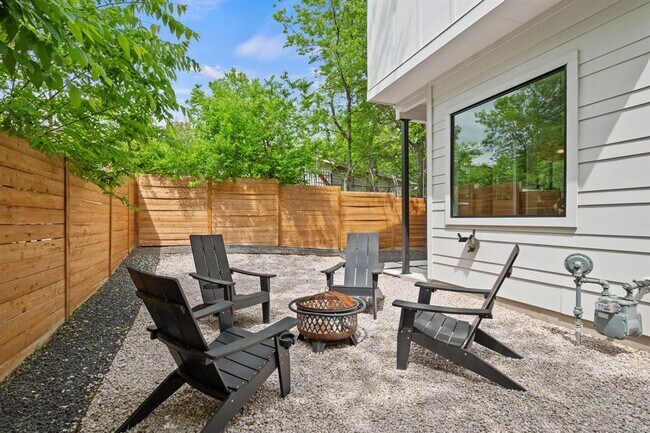 Building Photo - 1710 Adina St