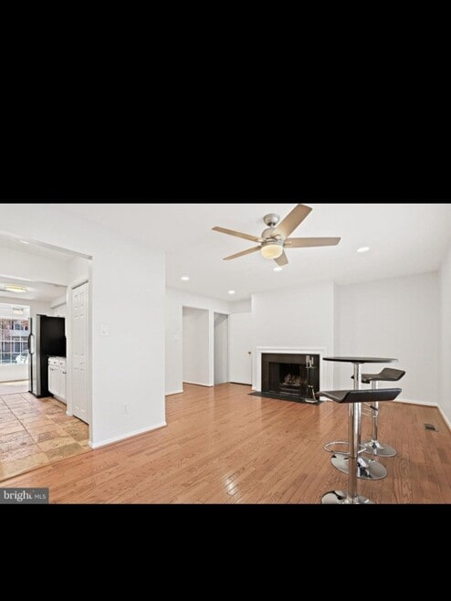 Building Photo - 6360 Silver Ridge Cir