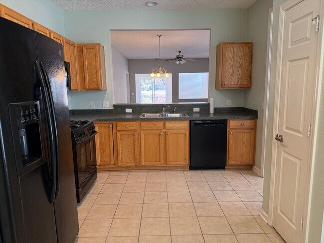 Building Photo - Beautiful Home in Sun City - Freshly Painted, New Flooring!