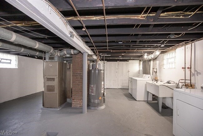 Building Photo - 3436 W 91st St
