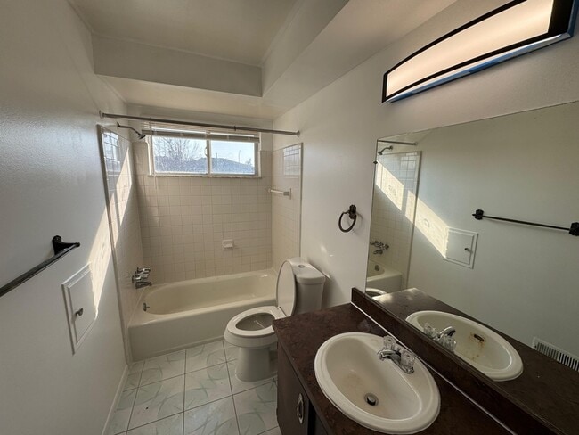 Building Photo - 16024 Wellington Ave