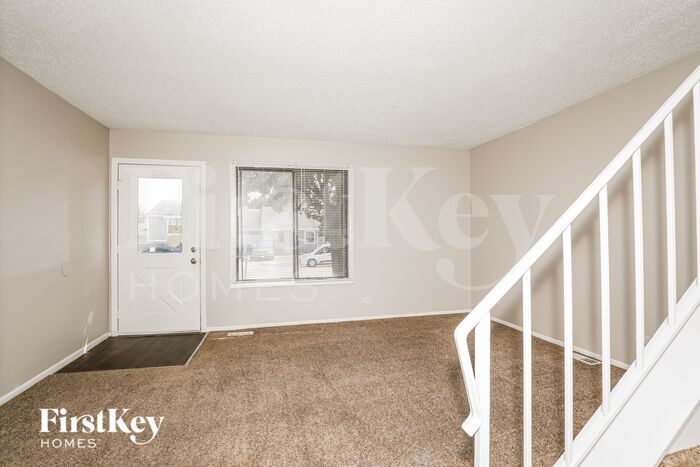 Building Photo - 30W118 Maplewood Dr