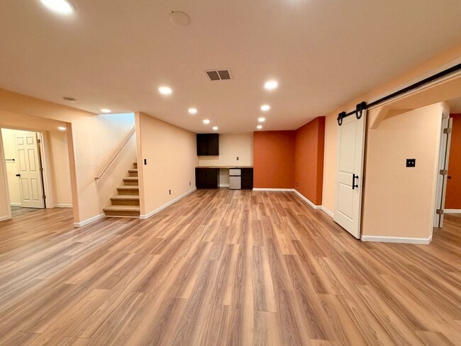 Building Photo - 5-Bed, 2.5-Bath Home Near MacIntosh Lake with Hardwood Floors, Gas Fireplace, and Finished Basement