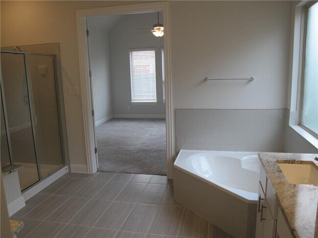 Building Photo - 635 Spinnaker Loop