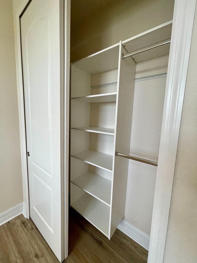 Building Photo - 10132 Eagle Creek Center Blvd