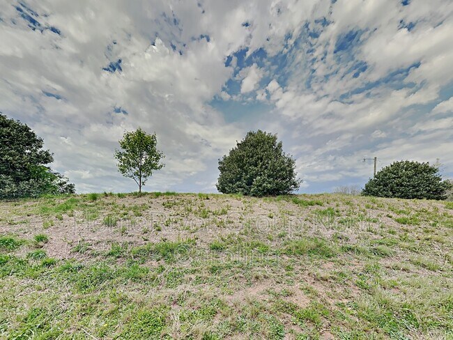 Building Photo - 801 Stockport Way