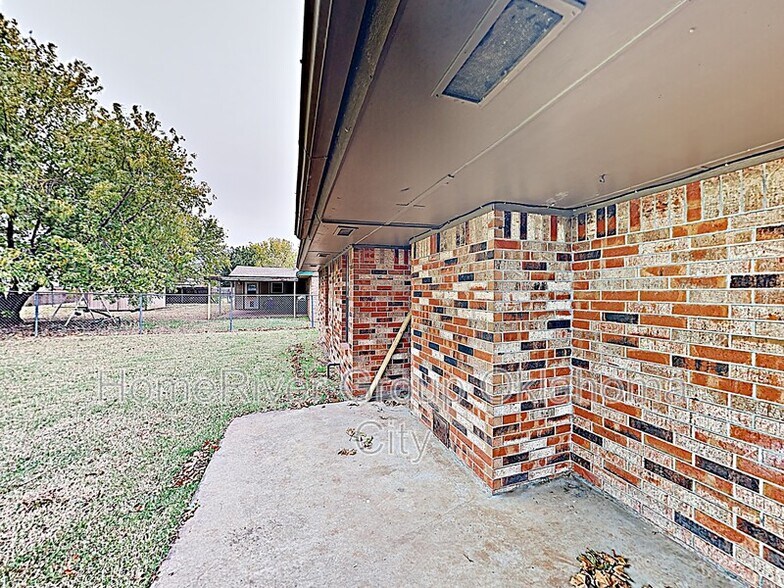 Building Photo - 1036 W Windsor Way