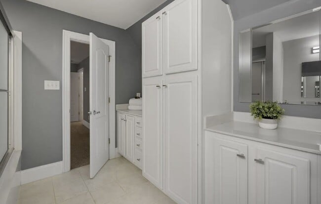 Building Photo - 5909 Greenevers Dr