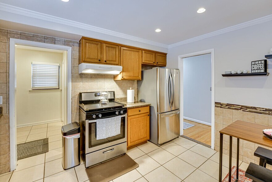 Building Photo - 31730 Coronet Dr