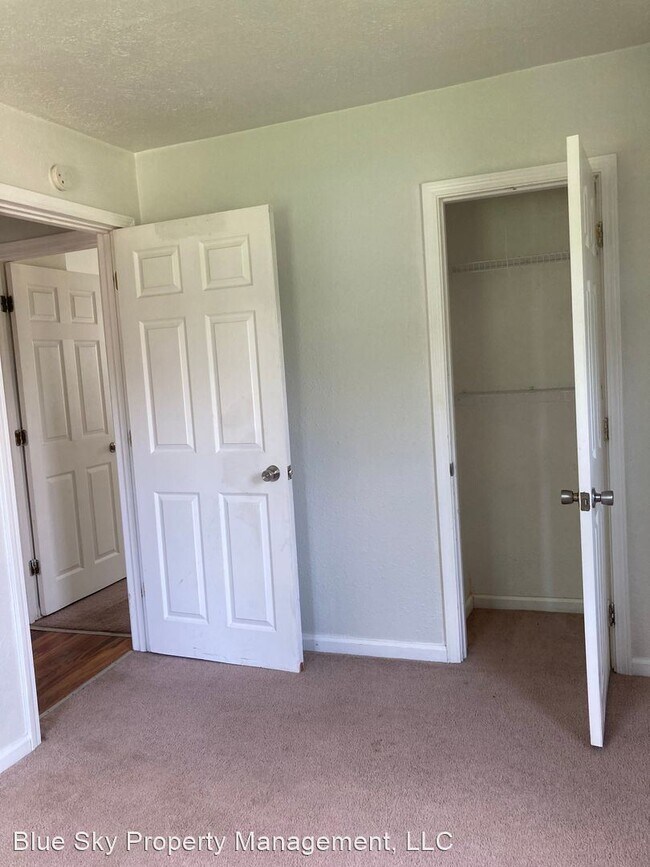 Building Photo - 2 br, 1 bath House - 1202 S May Ave