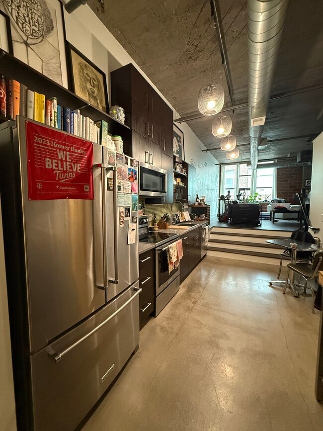 Building Photo - 718 Washington Ave N