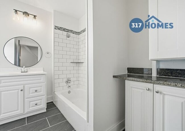 Building Photo - Spacious Four Bedroom Townhome with Main Level Suite in Holy Cross