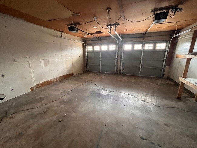 Building Photo - Large home available now!