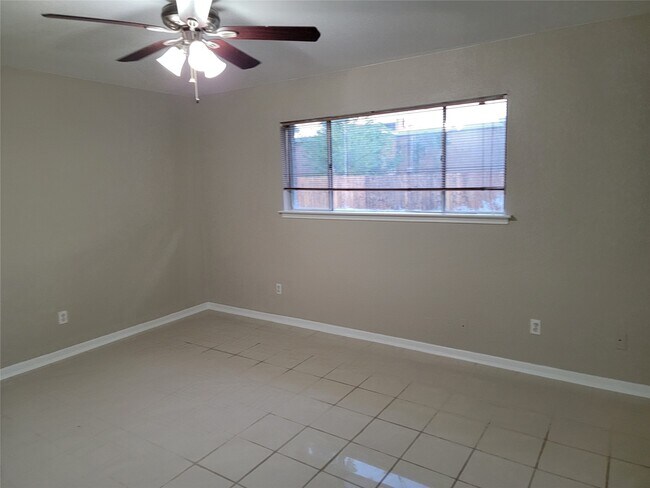 Building Photo - 14510 Roundstone Ln