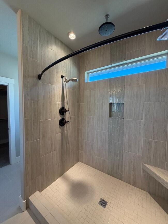 Building Photo - Gorgeous Craftsman Home- 5 bed, 3 Full Bath- Includes Landscaping!