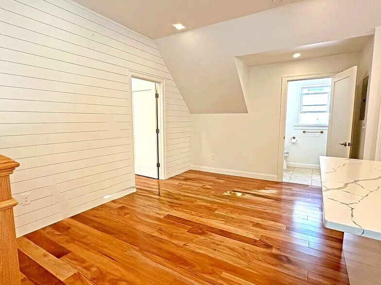 Building Photo - 32 Salisbury Rd