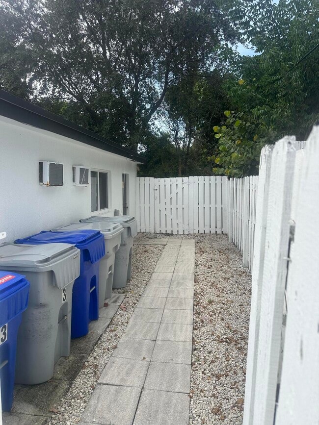 Building Photo - 1801 NE 25th Ave