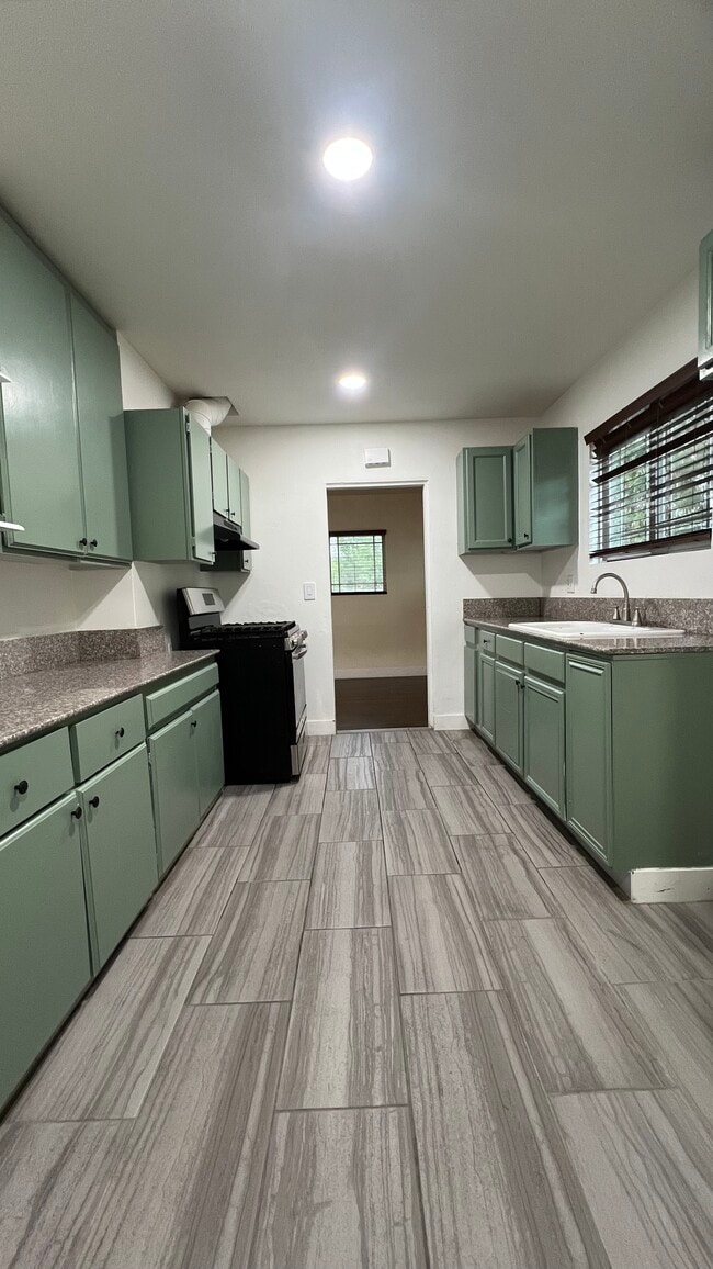 Building Photo - 8154 Potter Ave