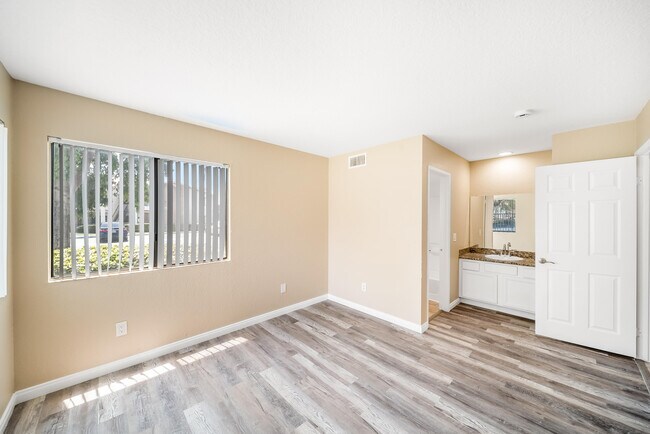 Building Photo - 78650 Ave 42 Ave
