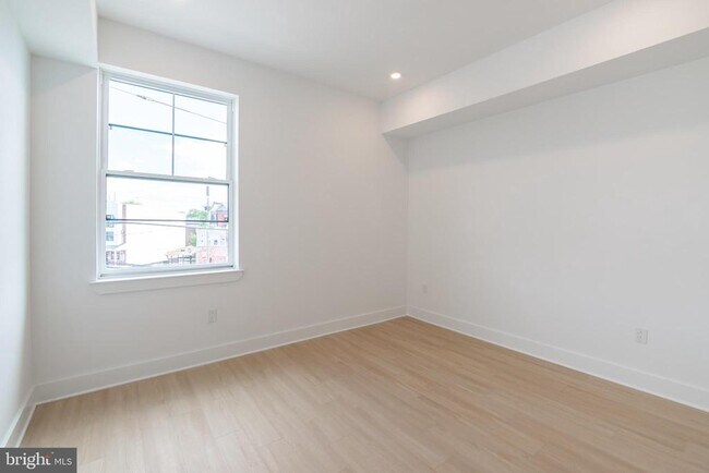 Building Photo - 4408 Lancaster Ave
