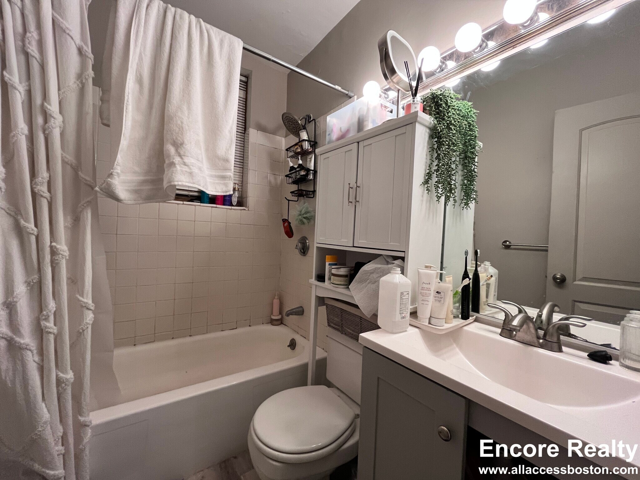 Building Photo - 17 Garrison St