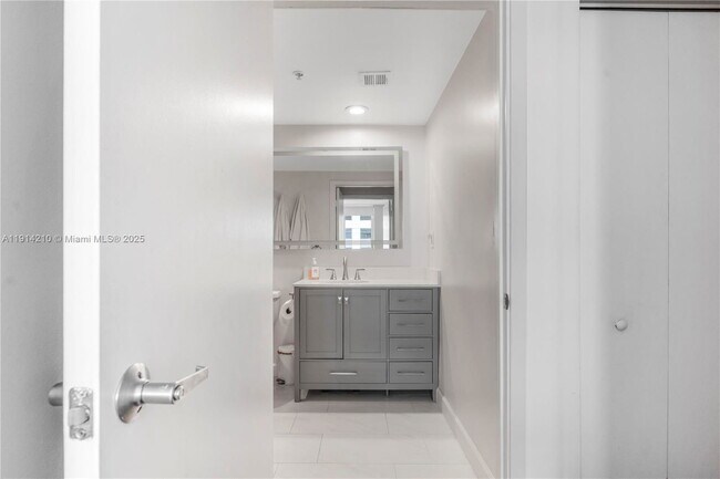 Building Photo - 335 S Biscayne Blvd