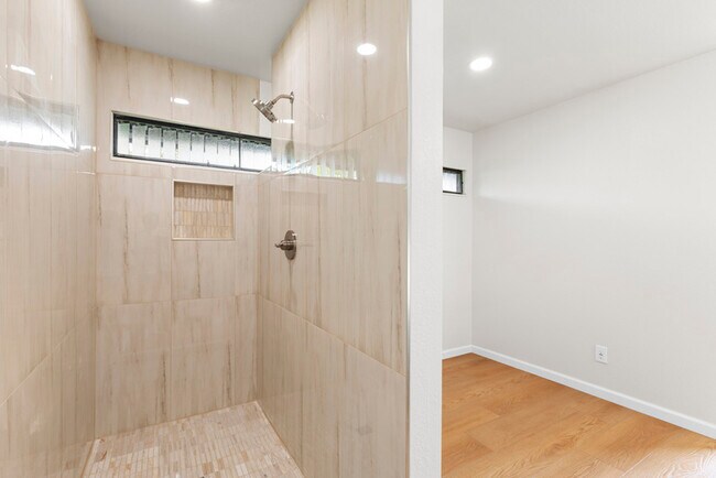 Building Photo - 1055 Kapo Wy