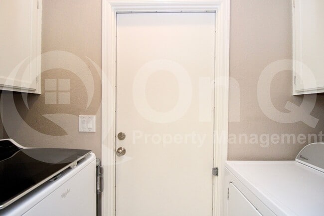 Building Photo - 118 N Heritage Dr