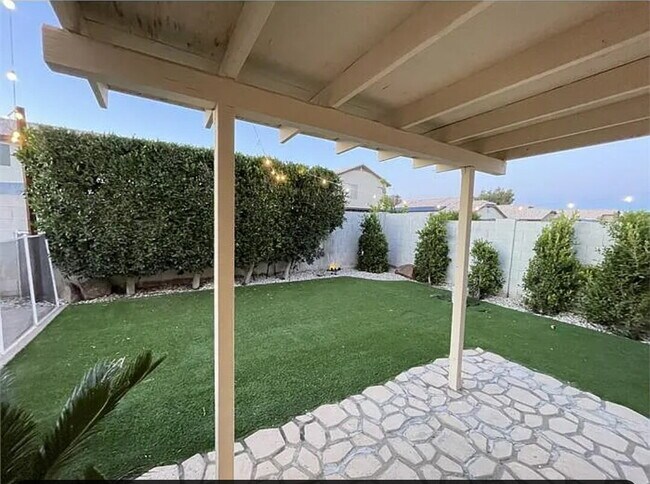 Building Photo - Charming Butler Place Home with a Swimming Pool