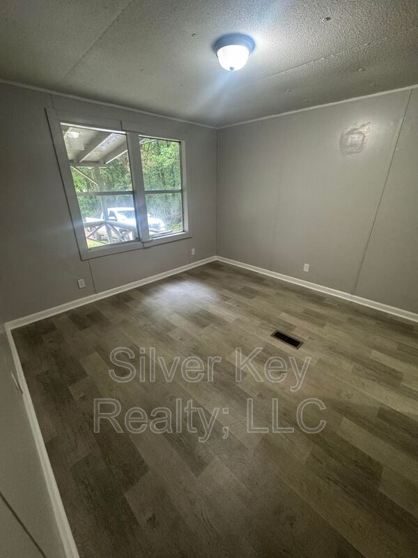 Building Photo - 182 Co Rd 703